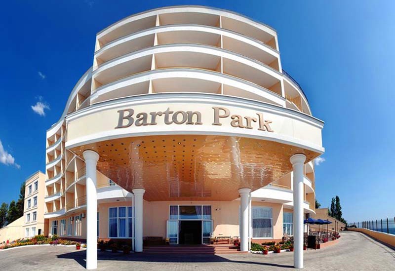 Отель "Barton Park" (Бартон Парк) | Главный вход отеля